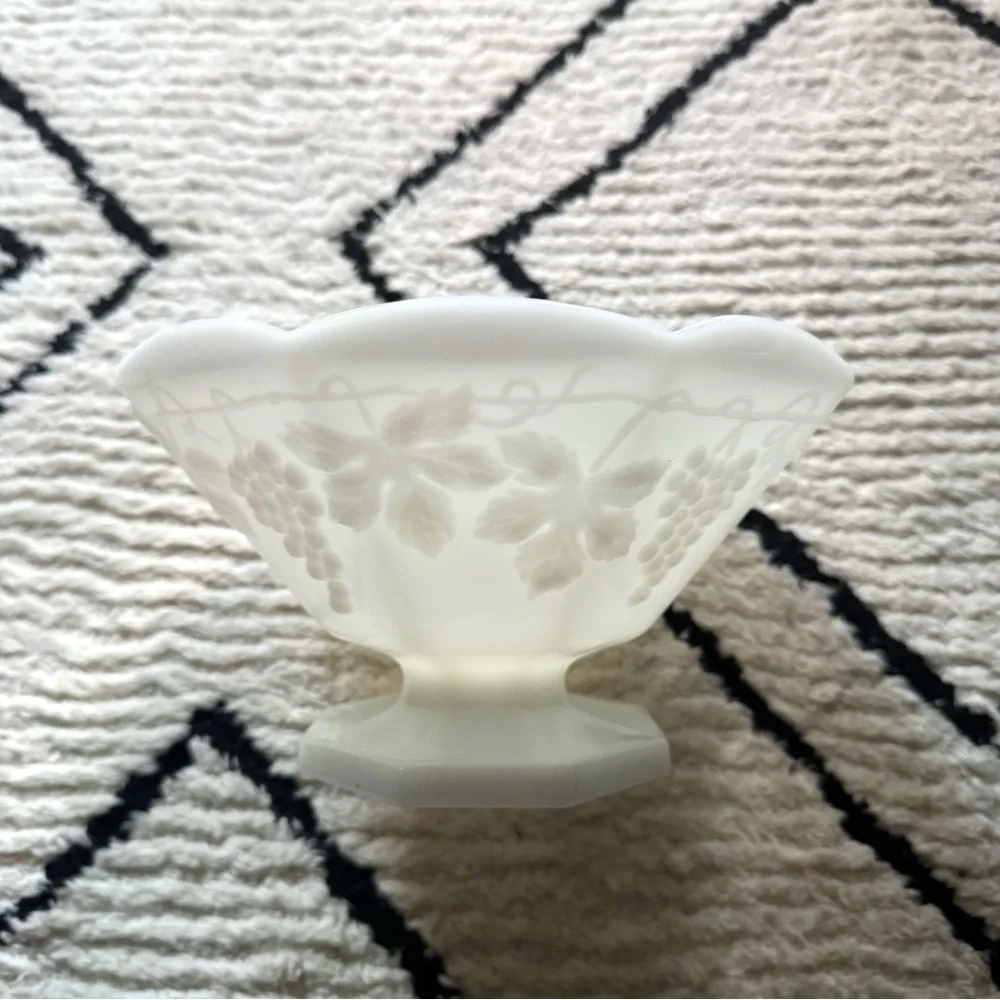 Anchor Hocking Vintage Milk Glass Pedestal Compote Bowl